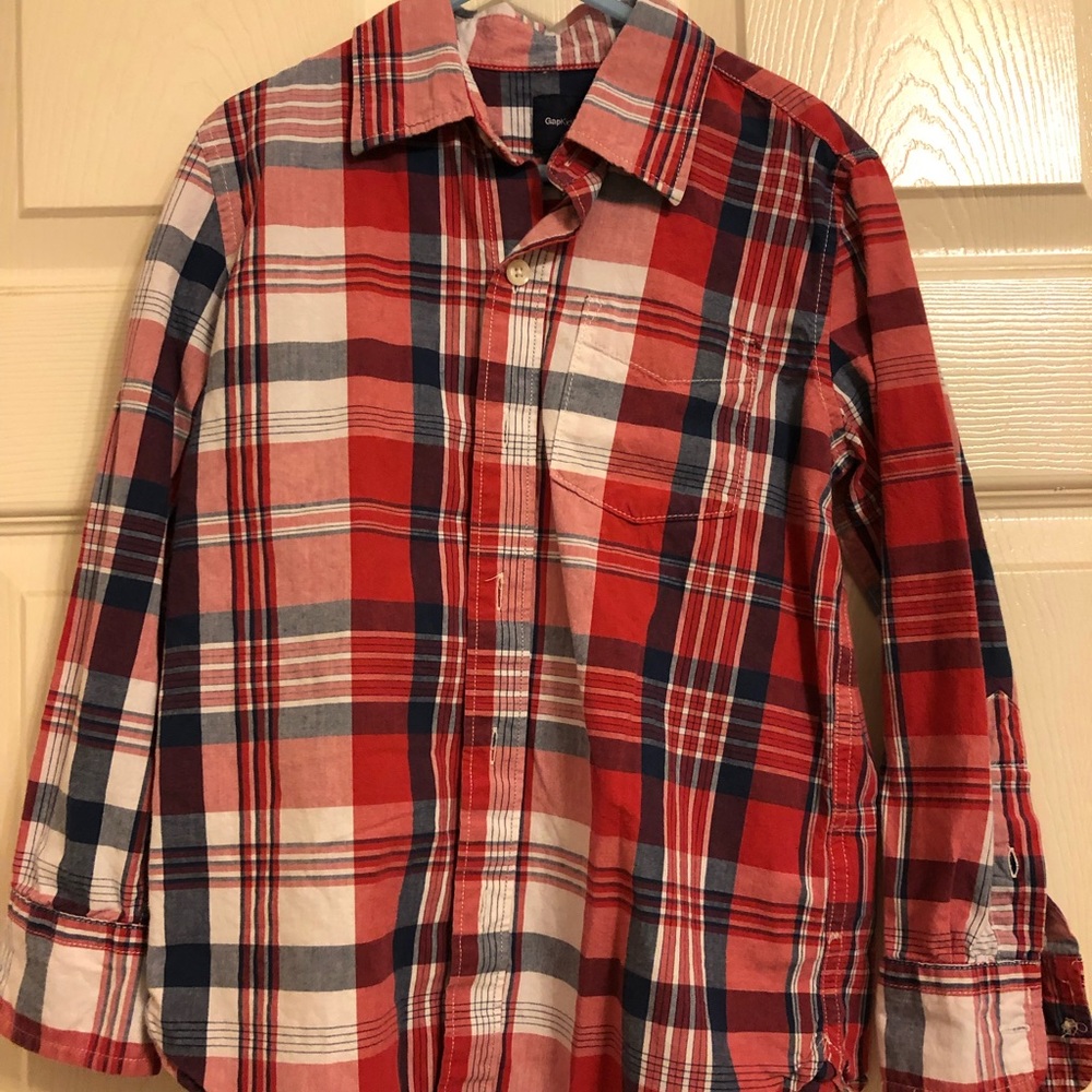 LIKE NEW GAP Boys sz S (6/7) button down shirt